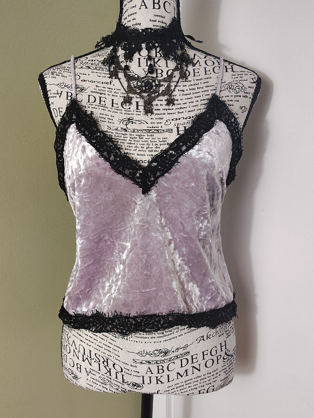 Y2K Forever 21 Lavender Velvet Cami with Black Lace Trim Sz Small Coquette Goth